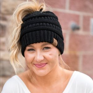 Black ponytail beanie